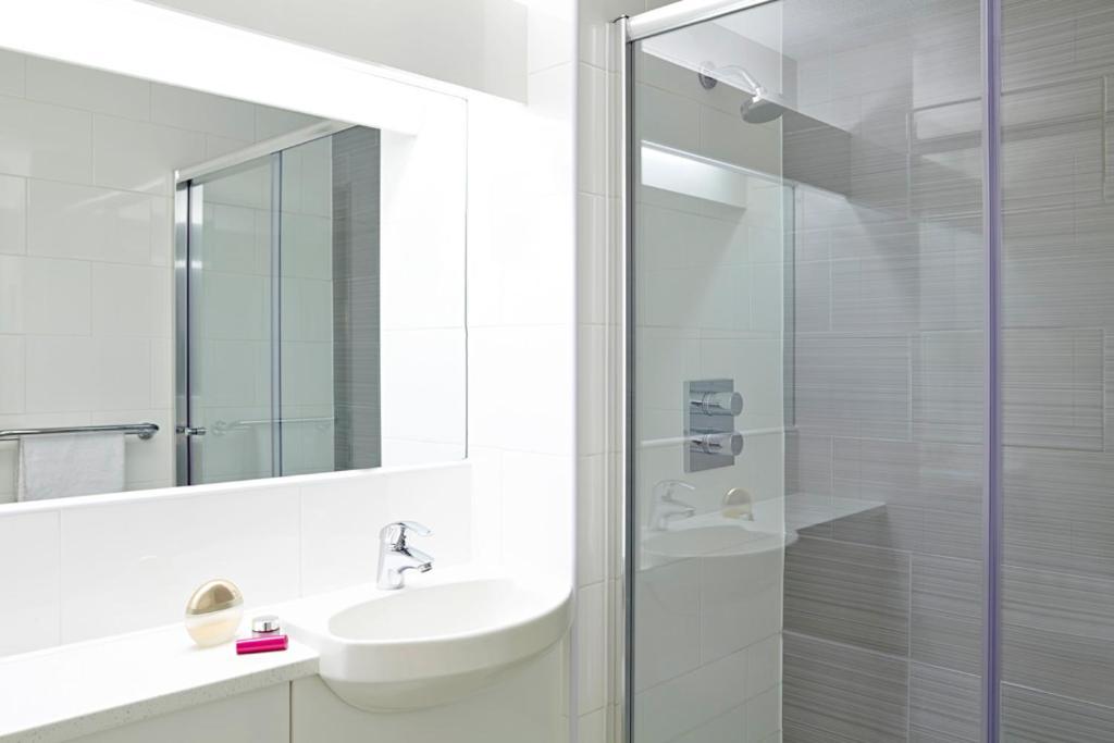 Ibis Budget London Bromley Town Centre Extérieur photo